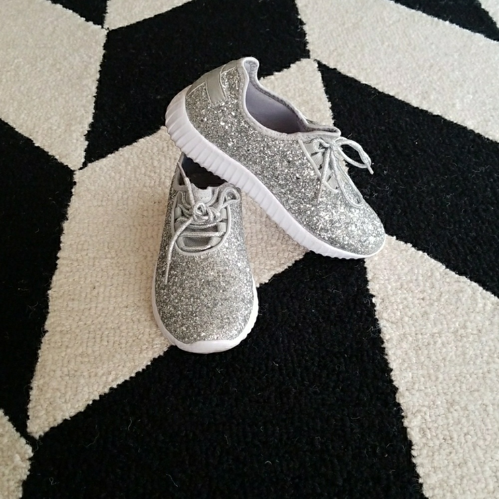 Forever brand tennis shoes